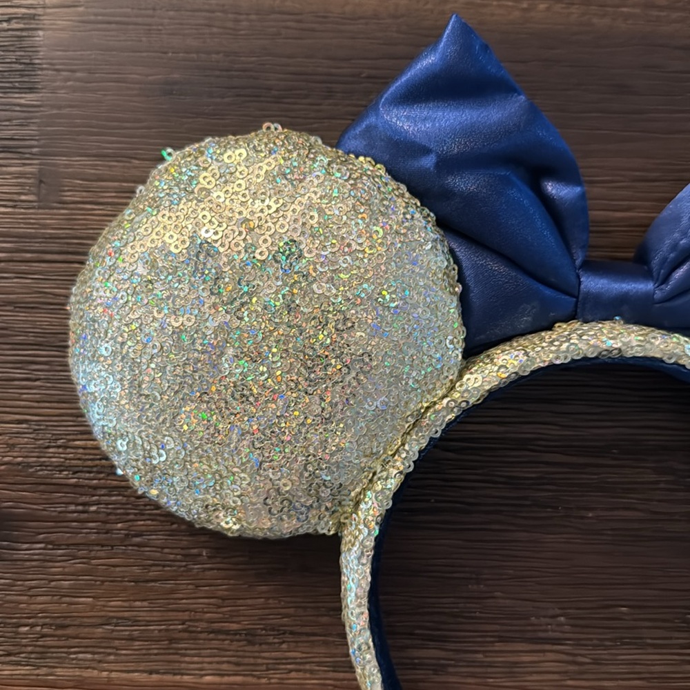 Walt Disney World 50th Anniversary Gold Sequin EARidescent Blue Bow Ear Headband - Picture 6 of 9